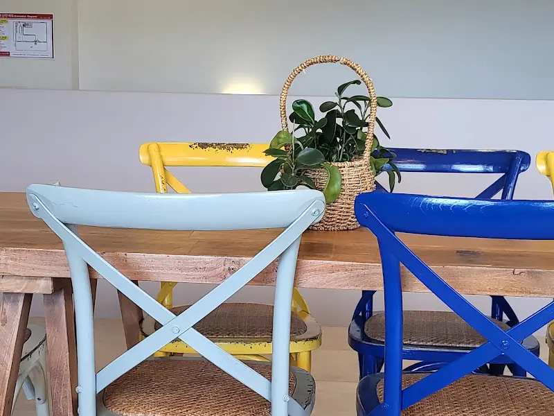 카페 내부의 아기자기한 인테리어