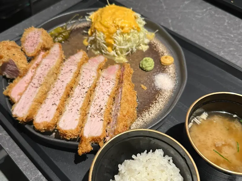 육즙 가득한 돈카츠 단면