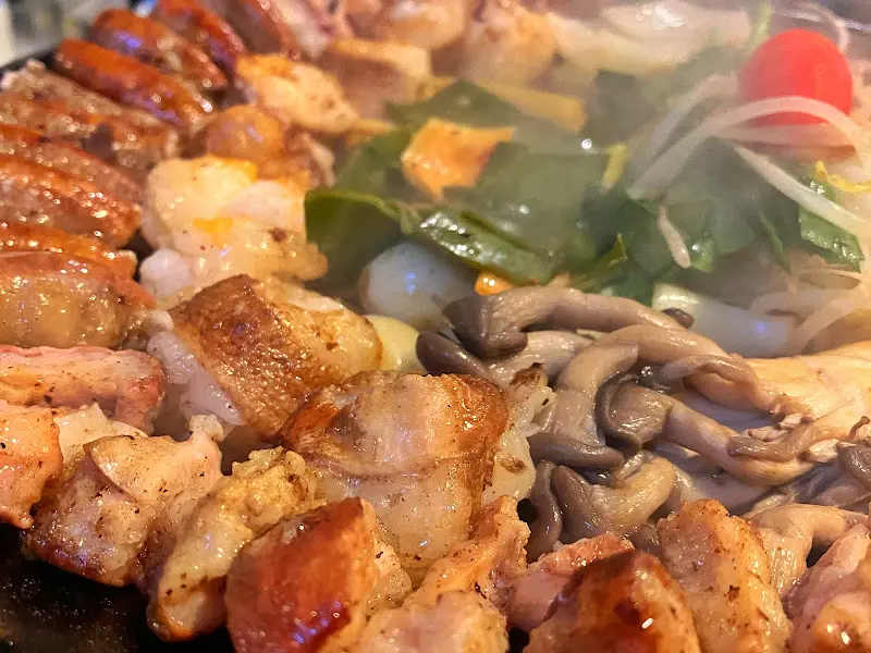 잘 구워진 곱창, 대창, 막창