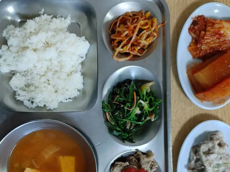 백반 한 상 차림