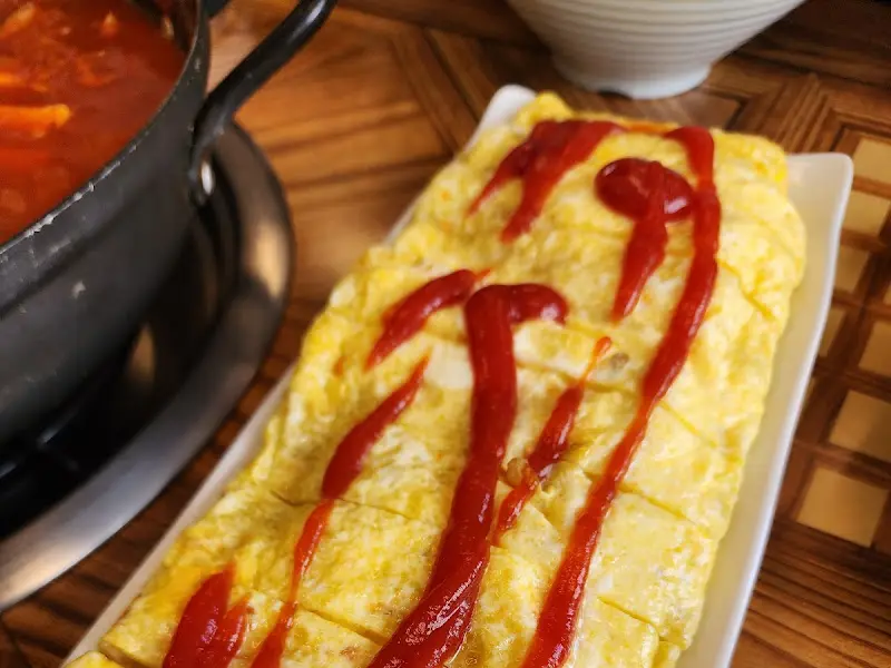 김치찌개와 계란말이의 환상적인 조합