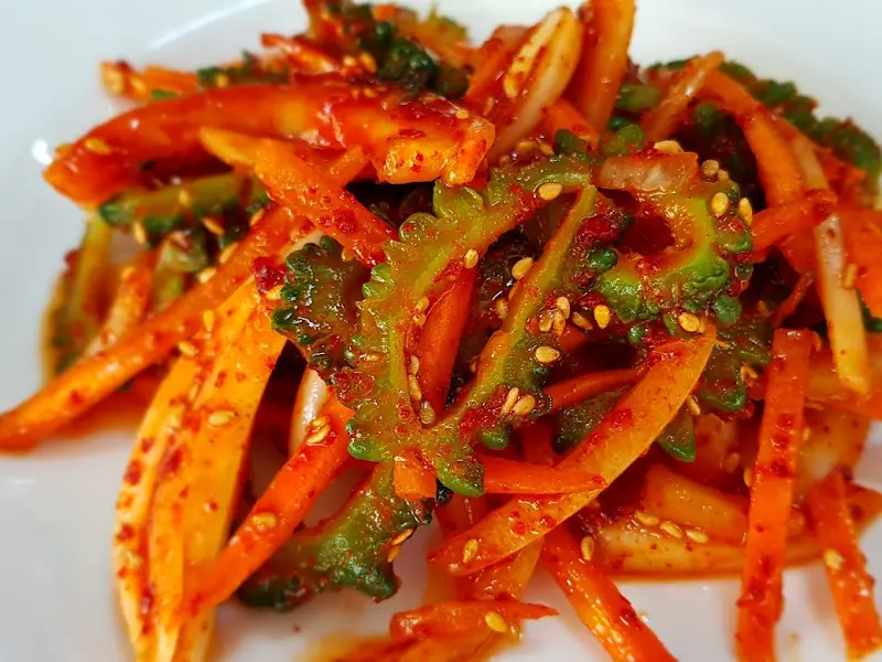 매콤한 양념의 나물