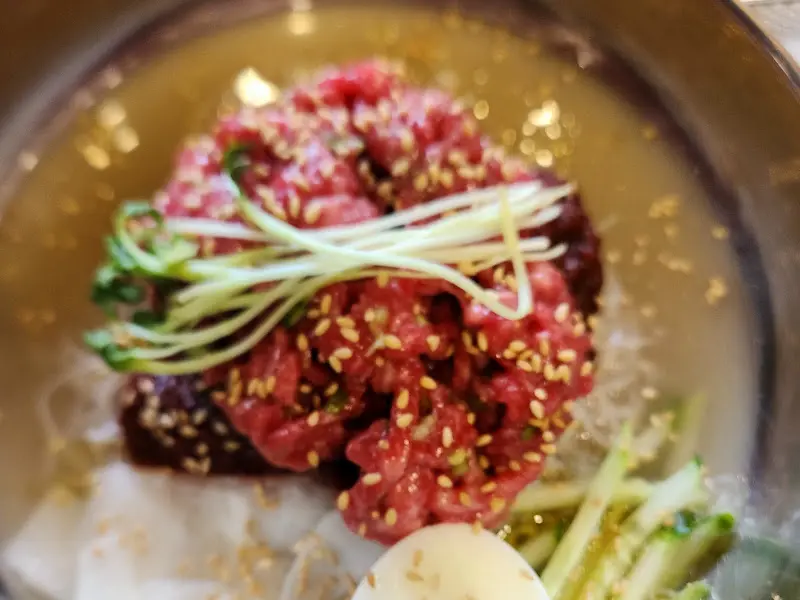 한우육회함흥냉면