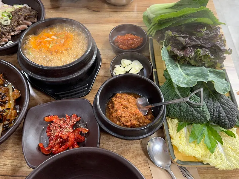 테이블 전체 샷 2