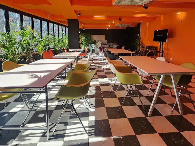 넓고 쾌적한 2층 공간