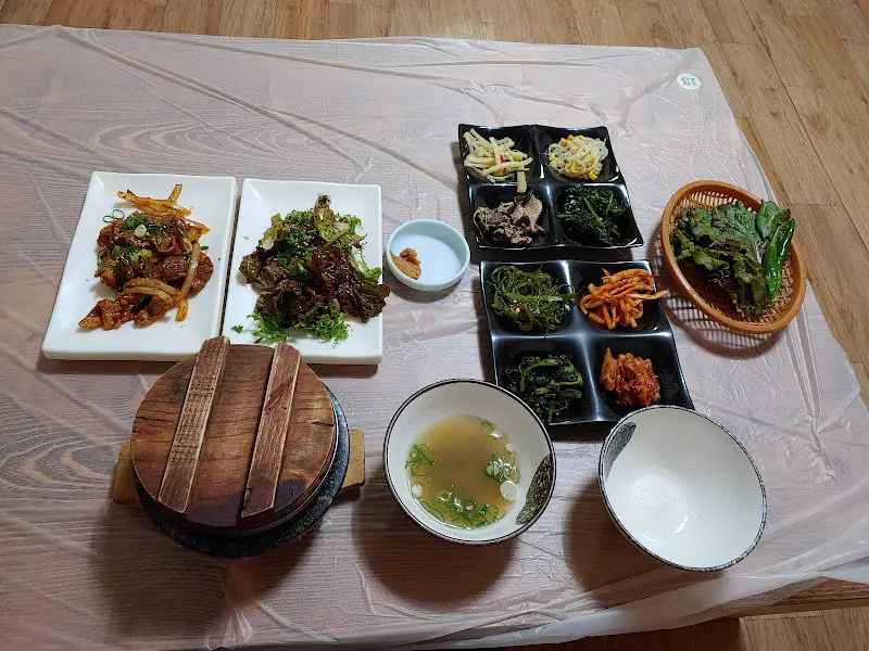 돌솥밥 정식 전체 상차림