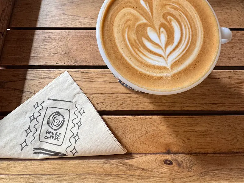아름다운 라떼 아트가 돋보이는 해로커피의 카페라테