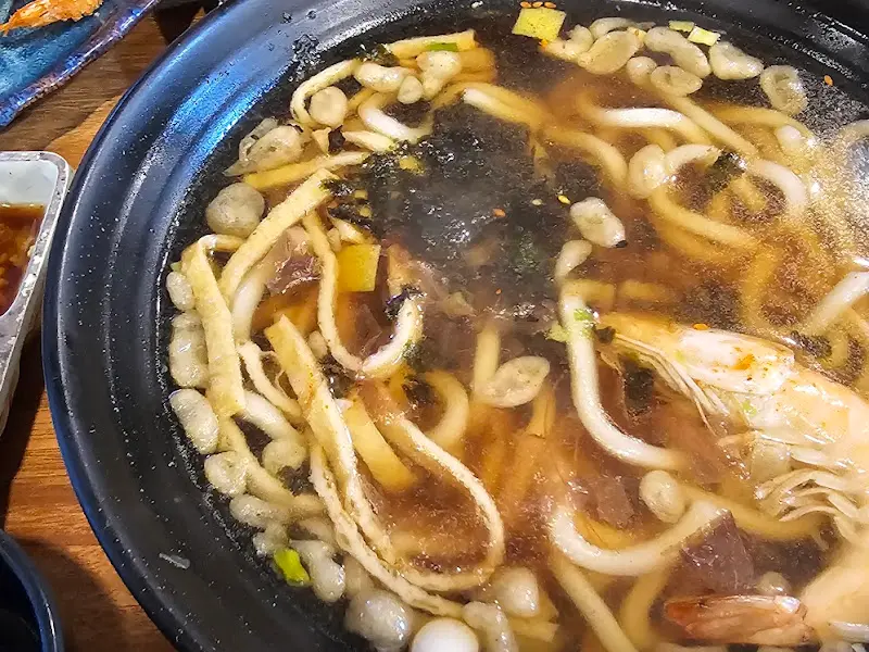 따뜻한 어묵 우동
