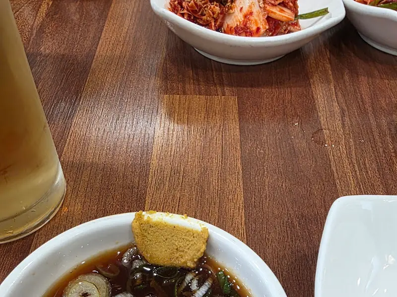 개인별로 정갈하게 담겨 나온 밑반찬들