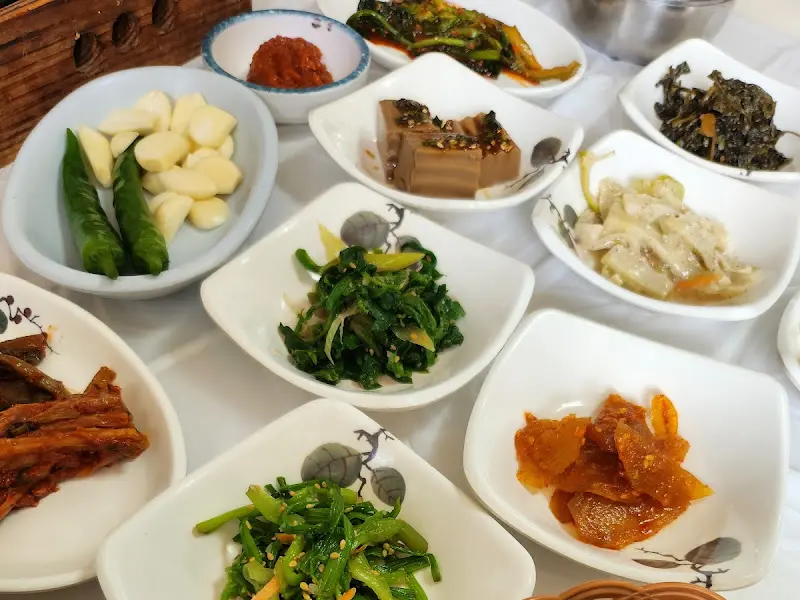 돌실숯불회관 밑반찬