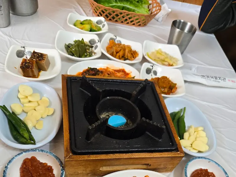 돌실숯불회관 테이블 세팅