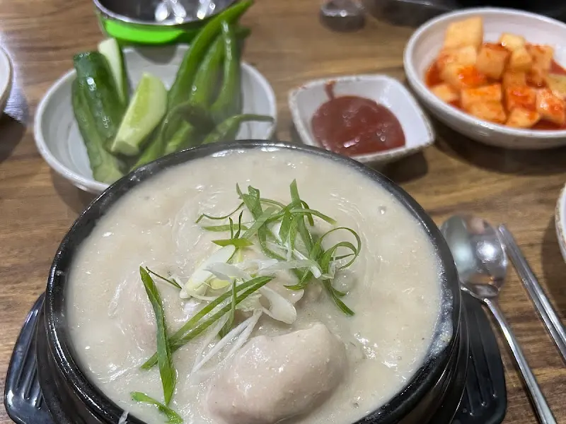 들깨 삼계탕의 클로즈업 사진