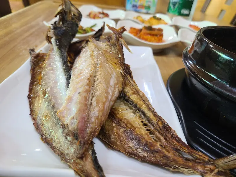 노릇노릇 잘 구워진 도다리구이