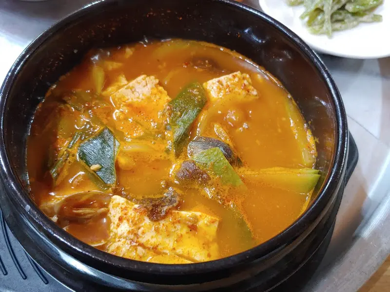 뚝배기에 담겨 나오는 된장찌개