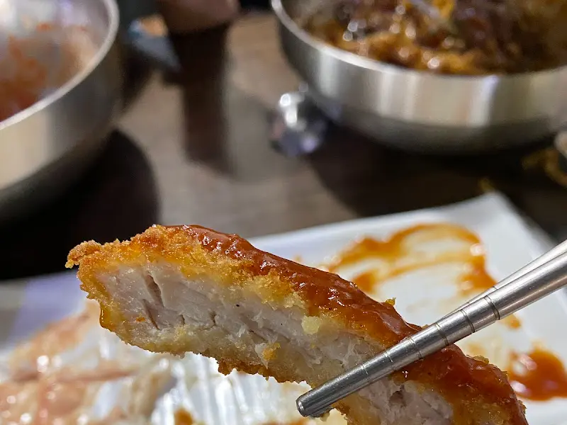 비빔밀면과 돈가스