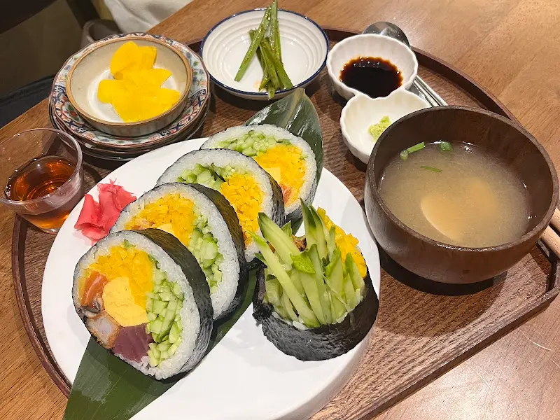 알록달록한 색감이 눈길을 사로잡는 후토마끼