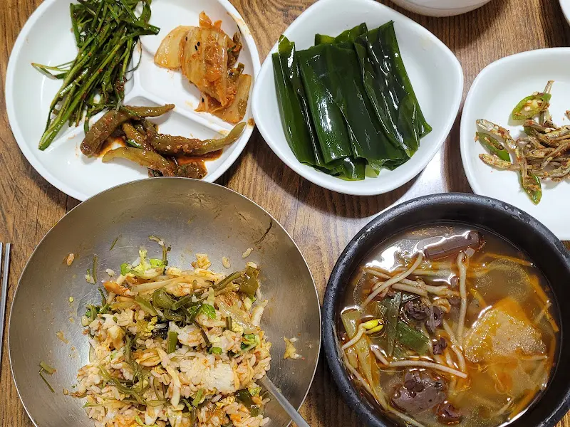 선지국과 비빔밥, 다양한 반찬