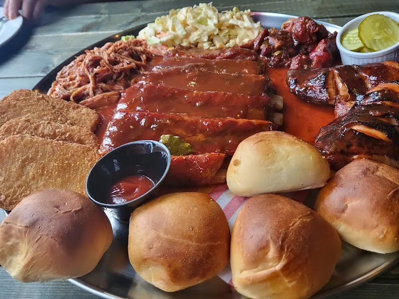 테이블 가득 채운 플래터