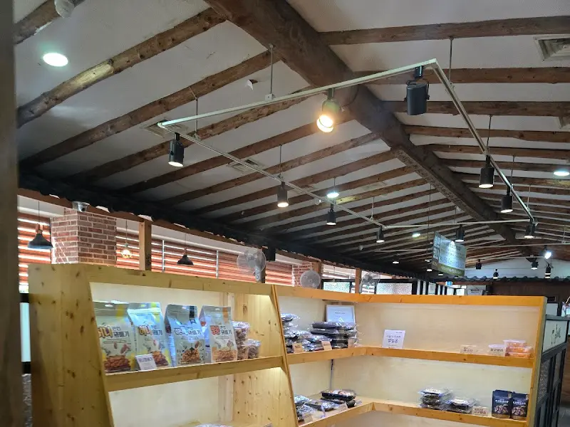 전통적인 멋이 느껴지는 천장