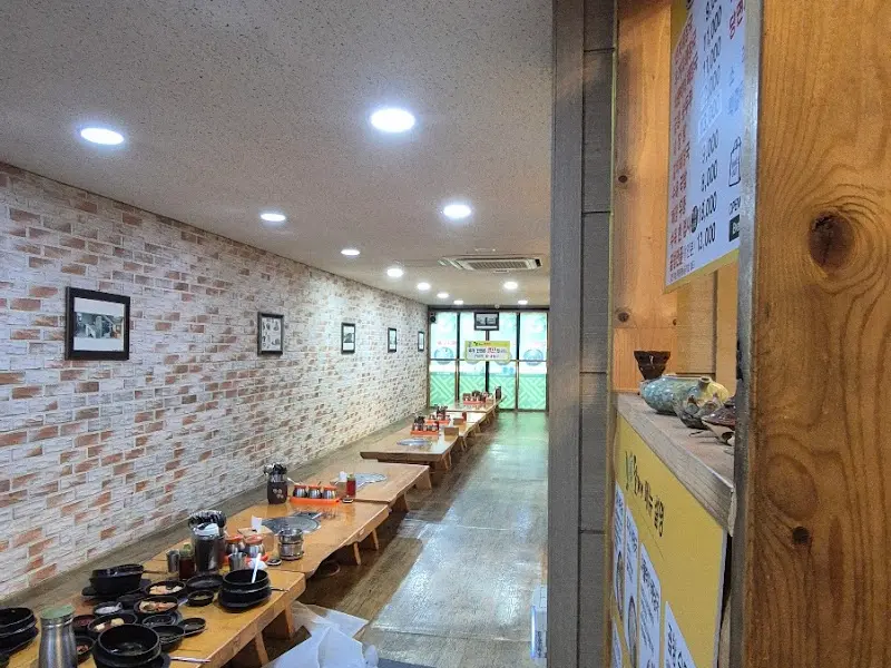 넓고 깔끔한 내부