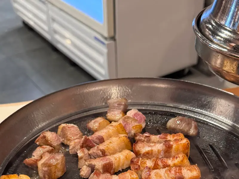 불판 위에서 익어가는 항정살