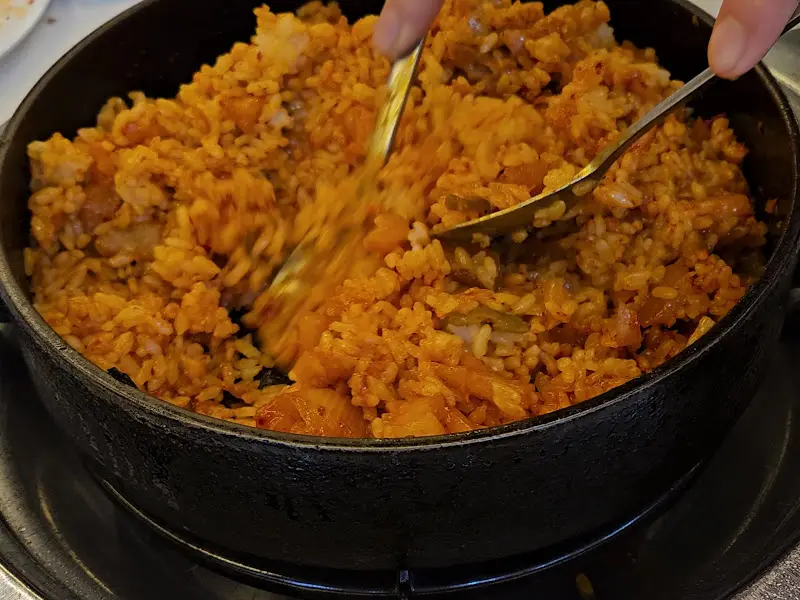 맛있게 볶아진 볶음밥