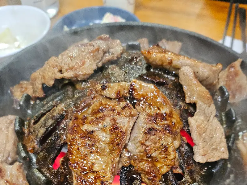 맛있게 구워진 돼지갈비