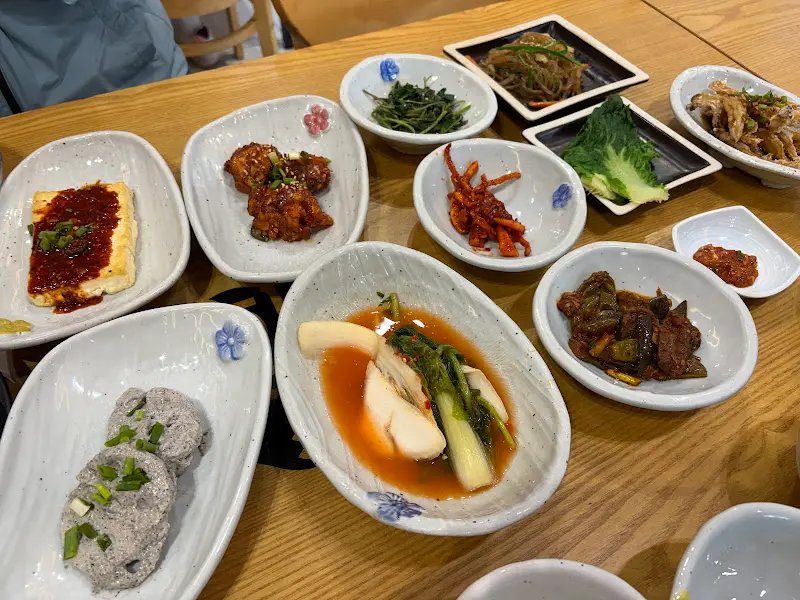 다양한 밑반찬들