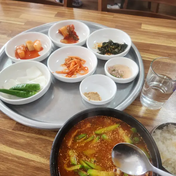메인 메뉴인 애호박 찌개