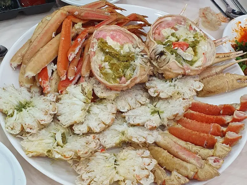 싱싱한 대게 한 상 차림