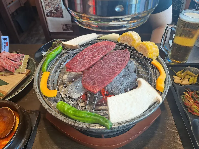 숯불 위에서 구워지는 와규