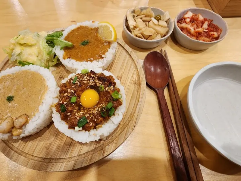 깔끔한 한 상 차림