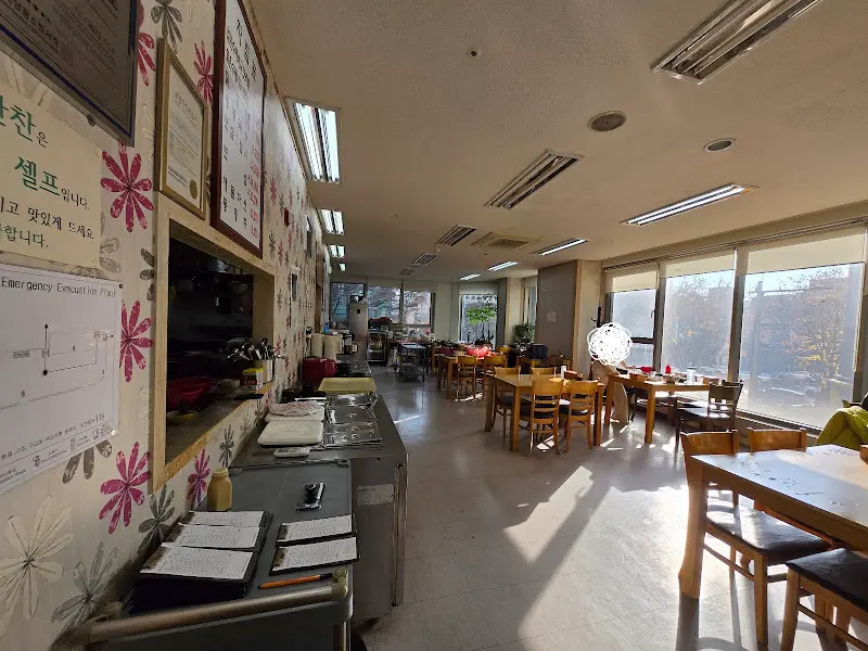 식당 내부 전경
