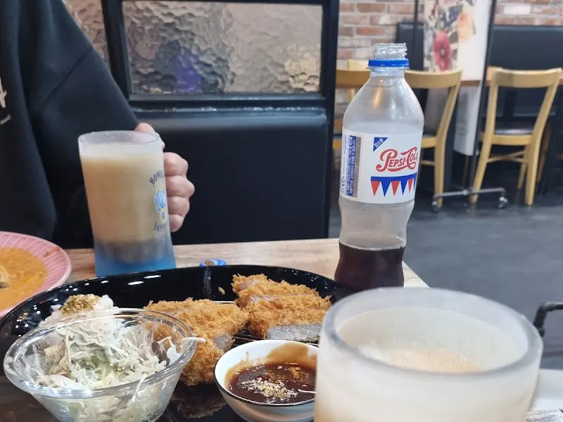 돈까스 정식과 음료