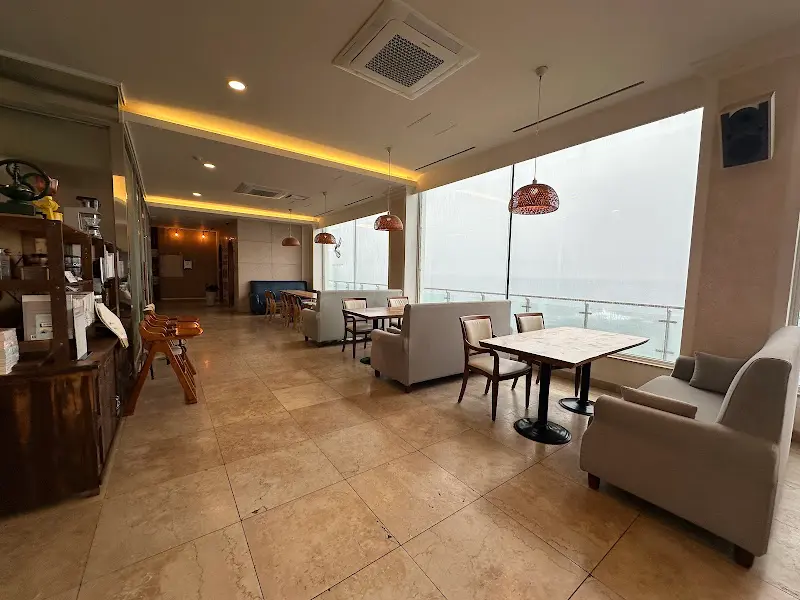 넓은 공간과 다양한 좌석