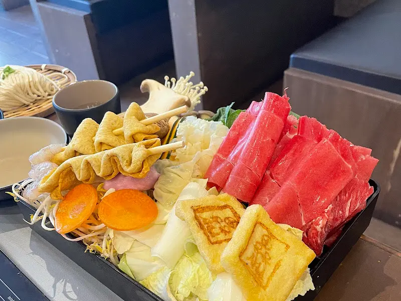 신선한 샤브샤브 재료