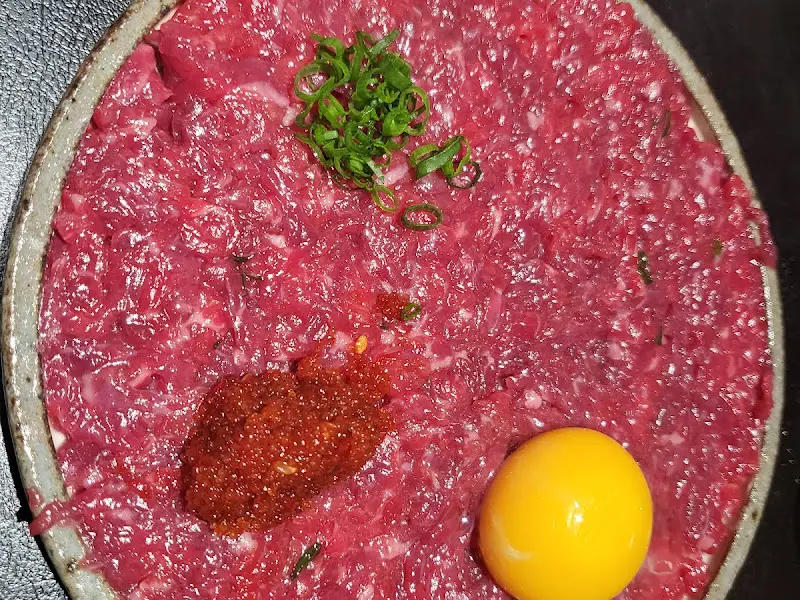 신선하고 먹음직스러운 육회의 클로즈업 샷