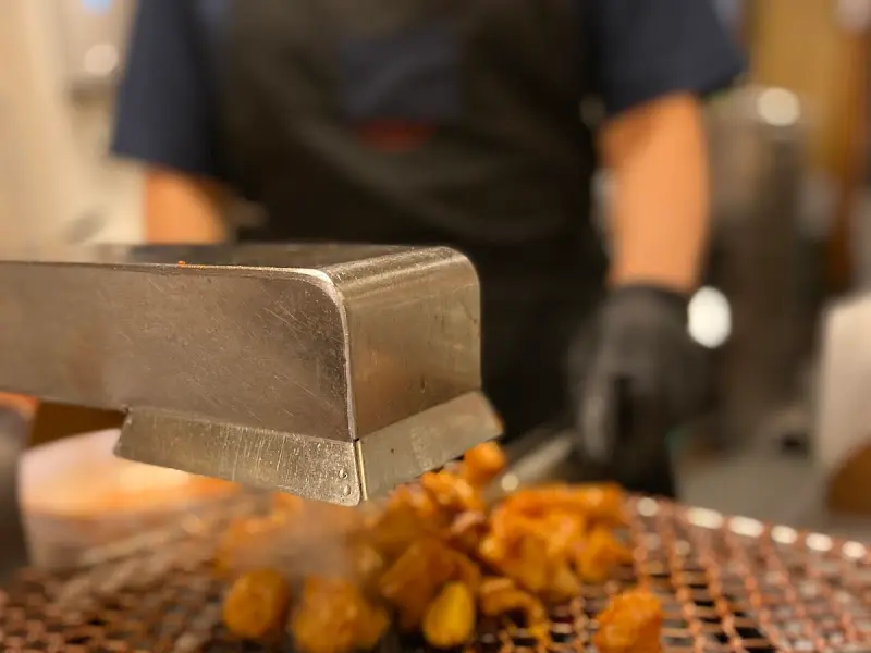 대창을 굽는 모습