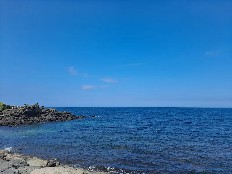 식당에서 보이는 바다 풍경