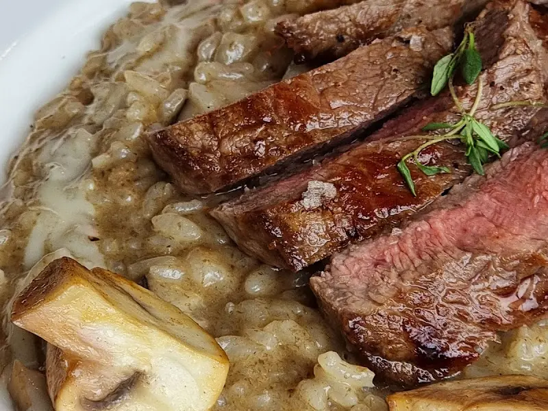 스테이크가 올라간 리조또