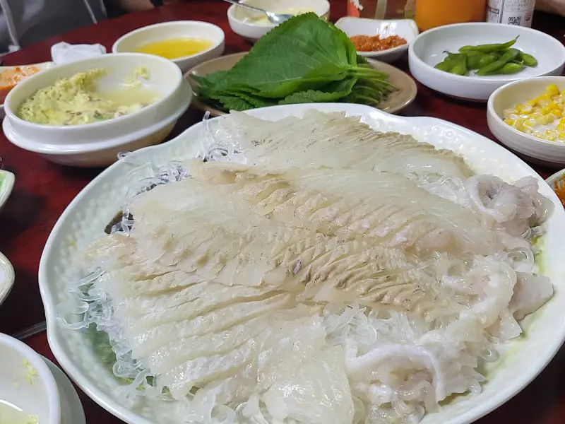 찰광어회 한 상 차림