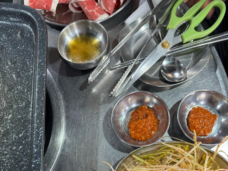 차돌박이와 곁들임 채소