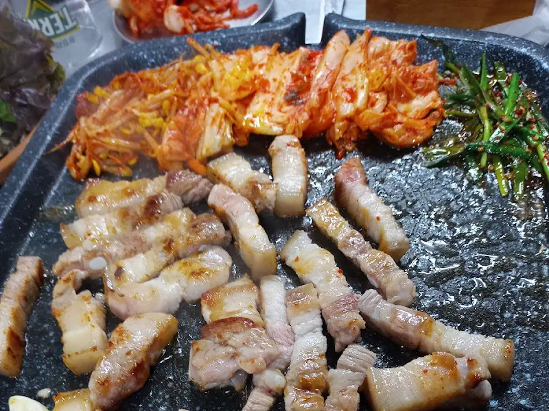 불판 위의 삼겹살
