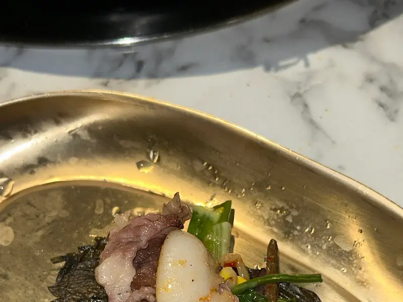 차돌박이와 키조개 관자의 조화