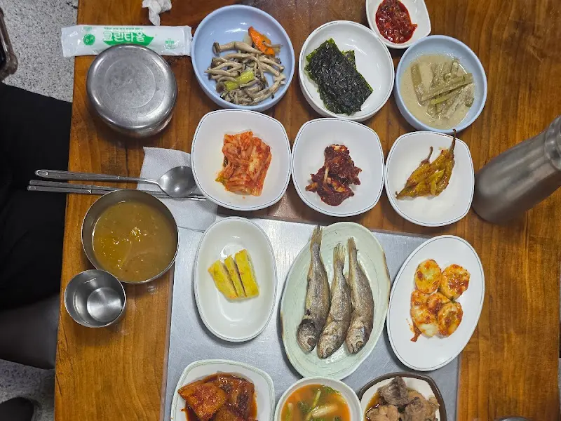 예향식당 백반 한 상 차림