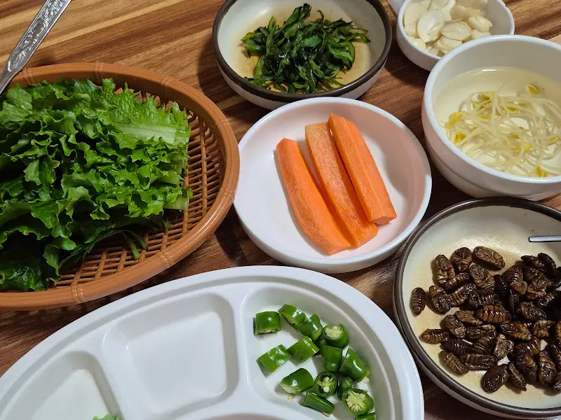 득량만 횟집 밑반찬