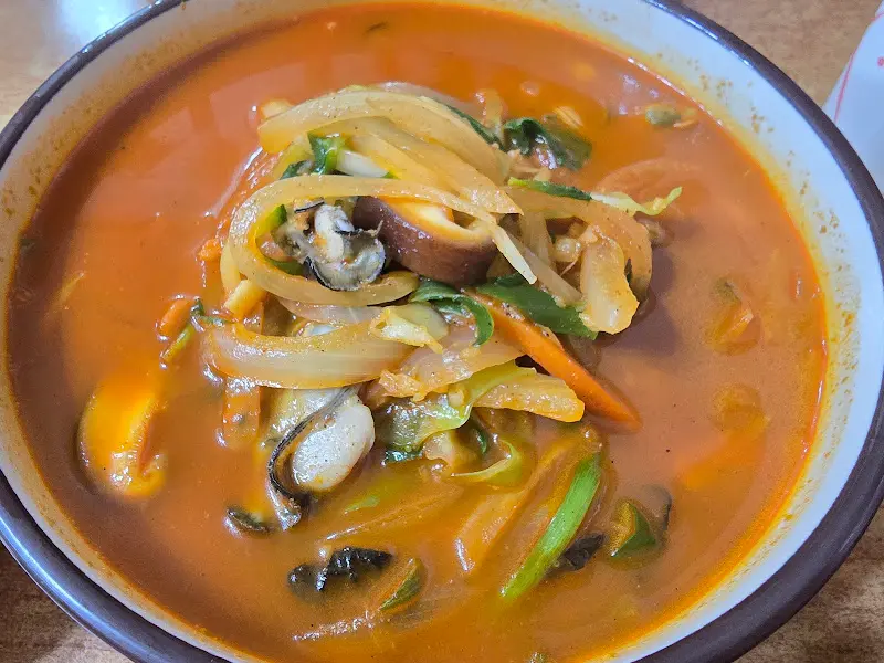 해산물이 푸짐하게 들어간 삼선짬뽕