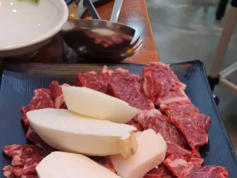 두툼한 한우와 새송이버섯