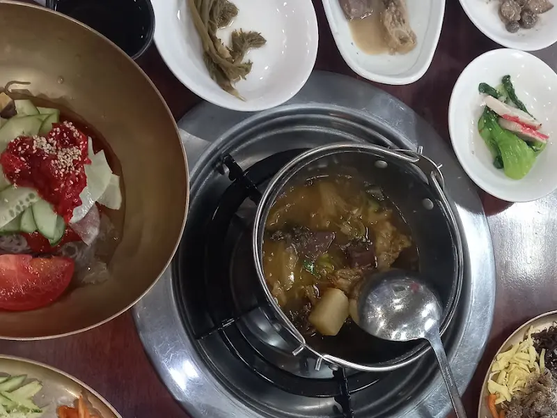 다양한 반찬과 탕