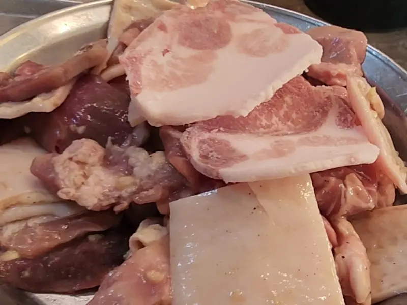 푸짐하게 담겨 나온 살모듬